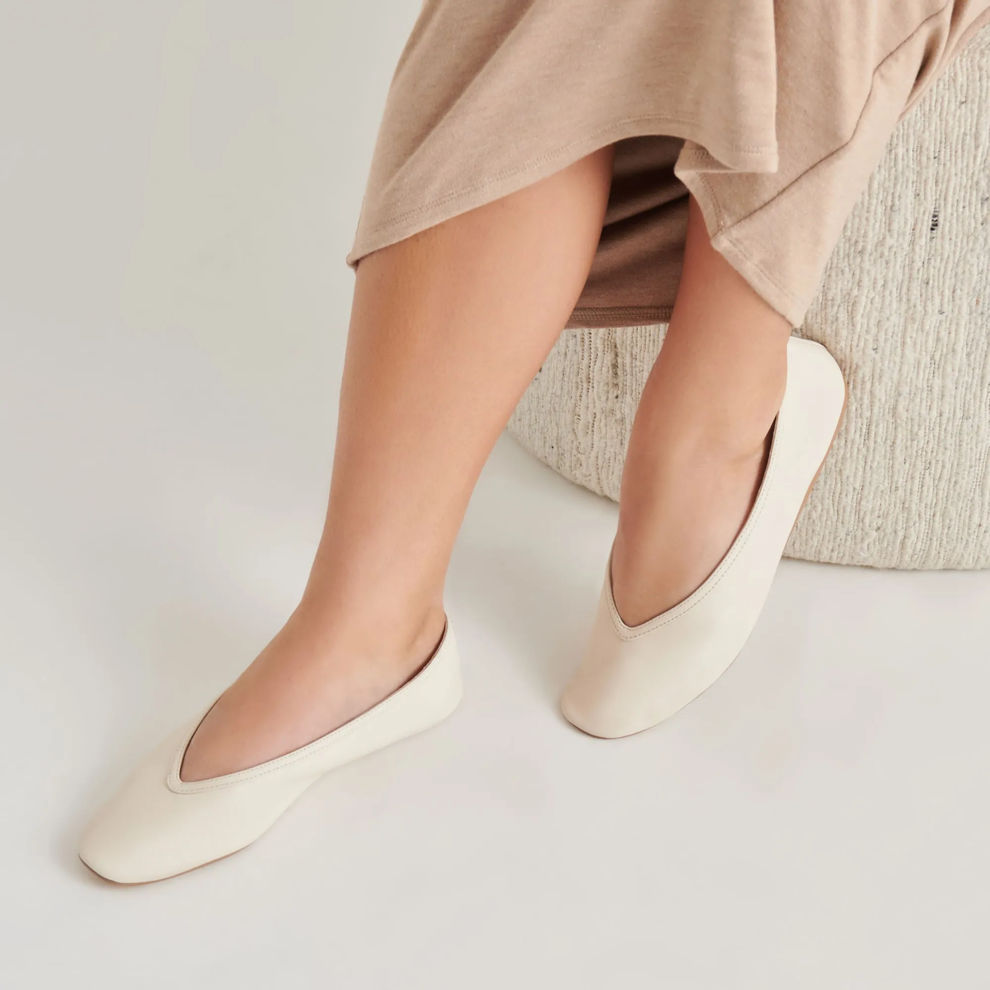 BRAIDY BALLETFLATS IN ELFENBEINFARBENEM LEDER