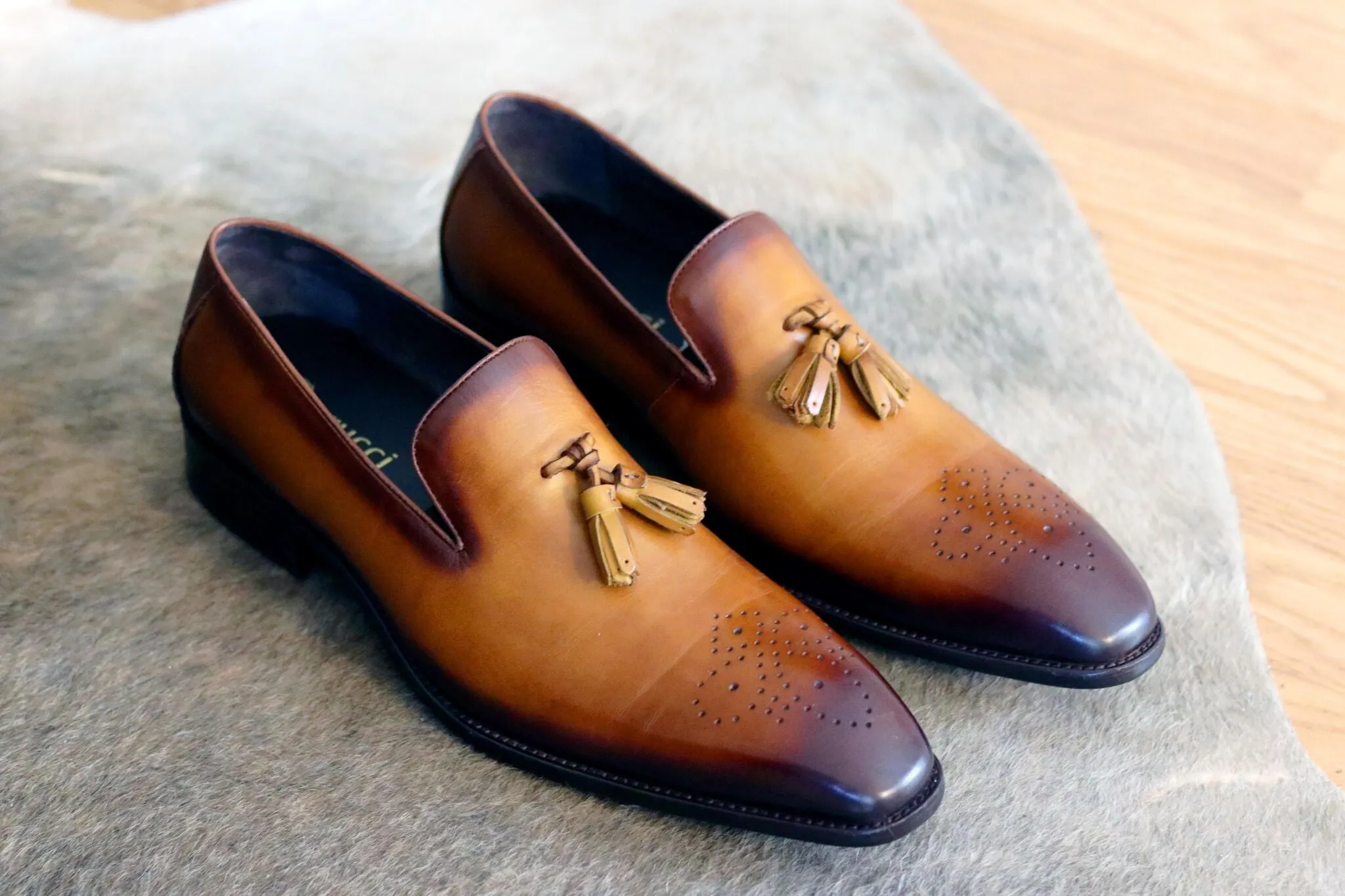 Glänzender Kalbsleder-Penny-Loafer in Cognac
