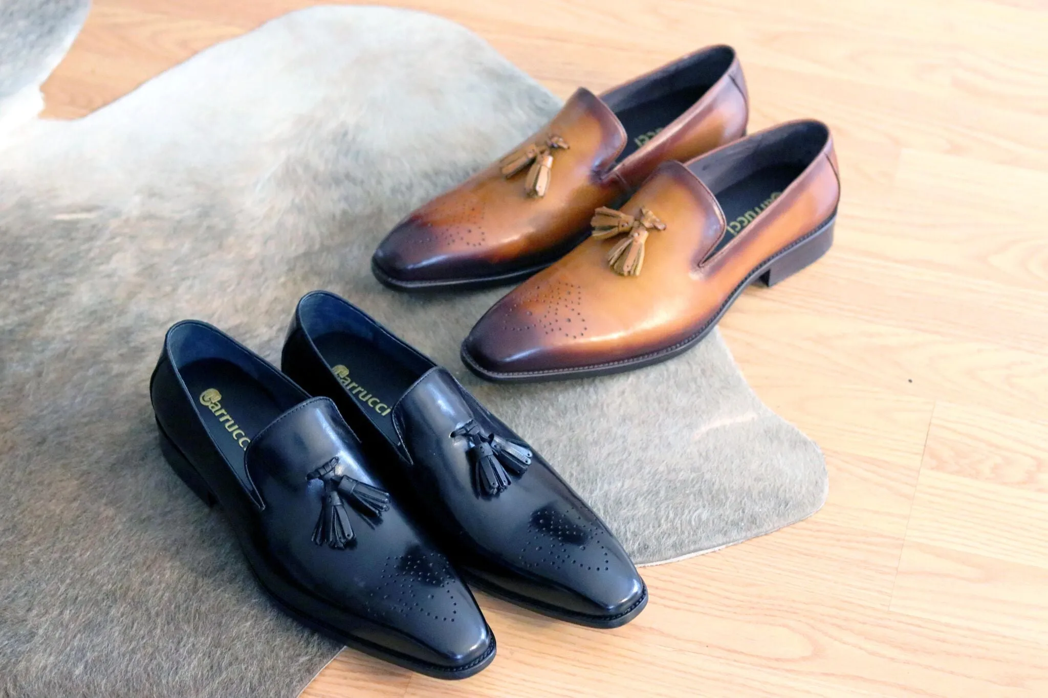 Glänzender Kalbsleder-Penny-Loafer in Cognac
