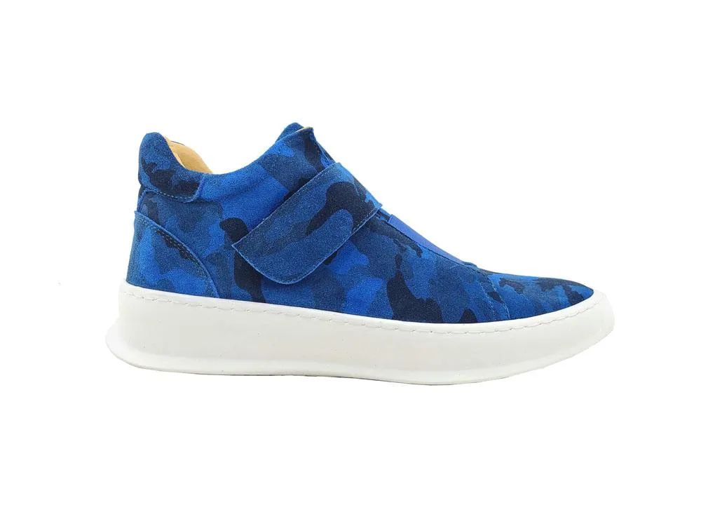 Tarnung bedruckter Wildleder High Top Sneaker Blau