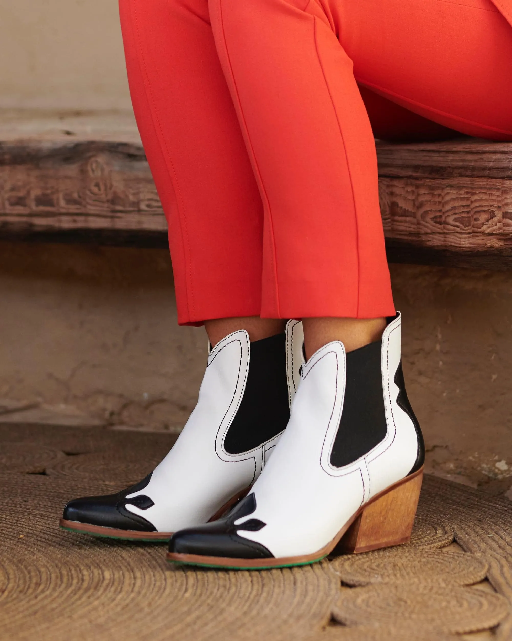 Duke Vegan Apple Leather Chelsea Cowboy Boots | Schwarz & Weiß