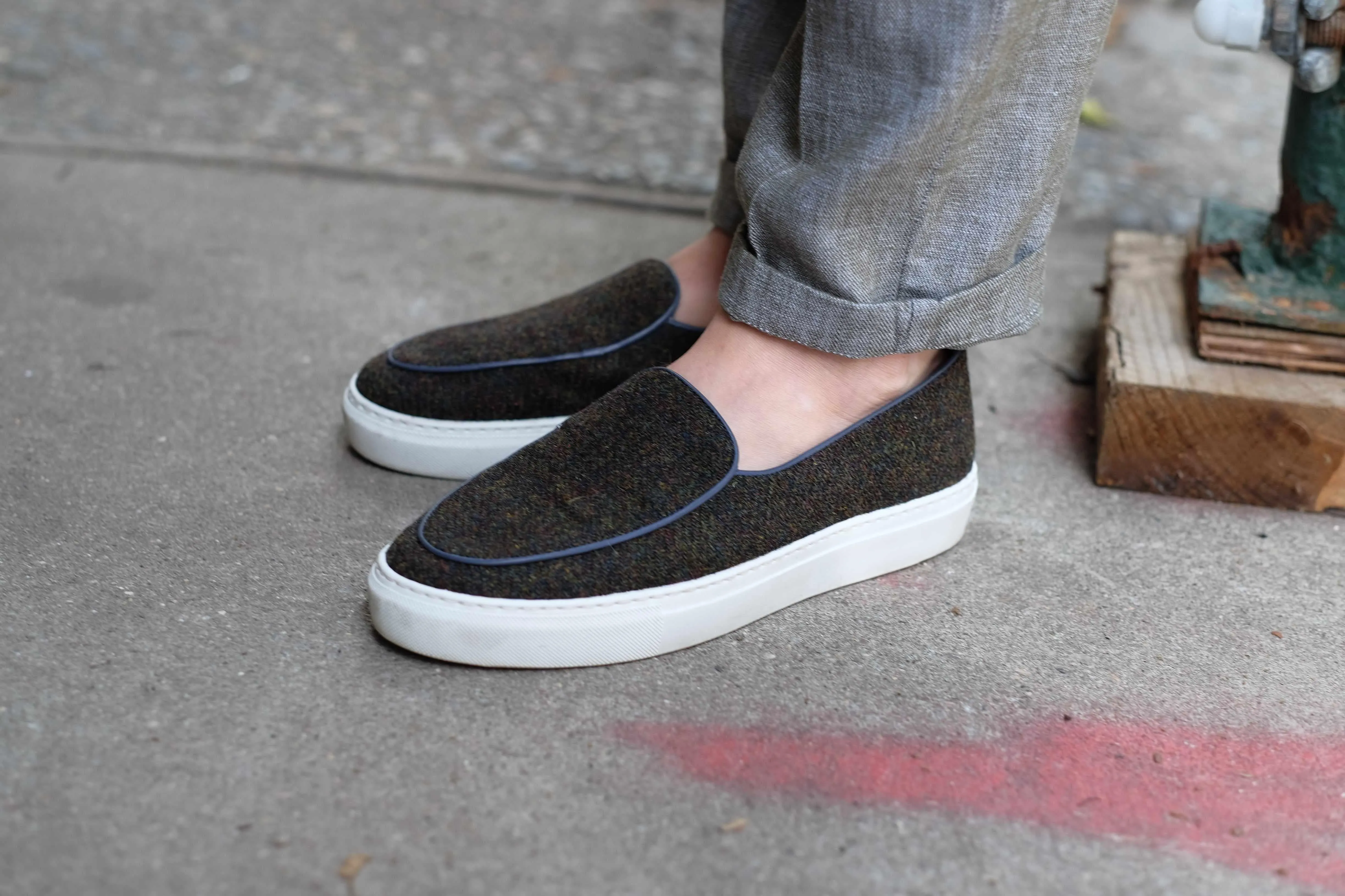 Ellensburg - Forest Medley Tweed / Blaue Kalbsleder-Paspelierung
