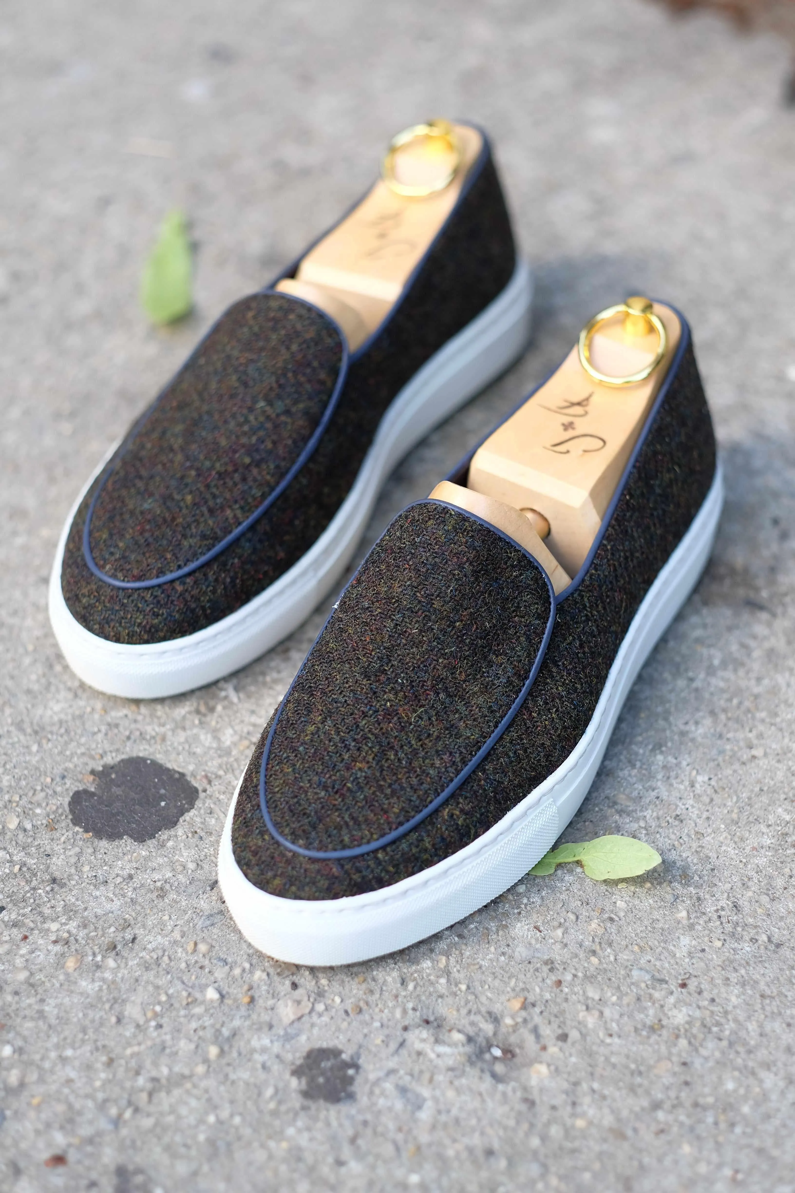 Ellensburg - Forest Medley Tweed / Blaue Kalbsleder-Paspelierung