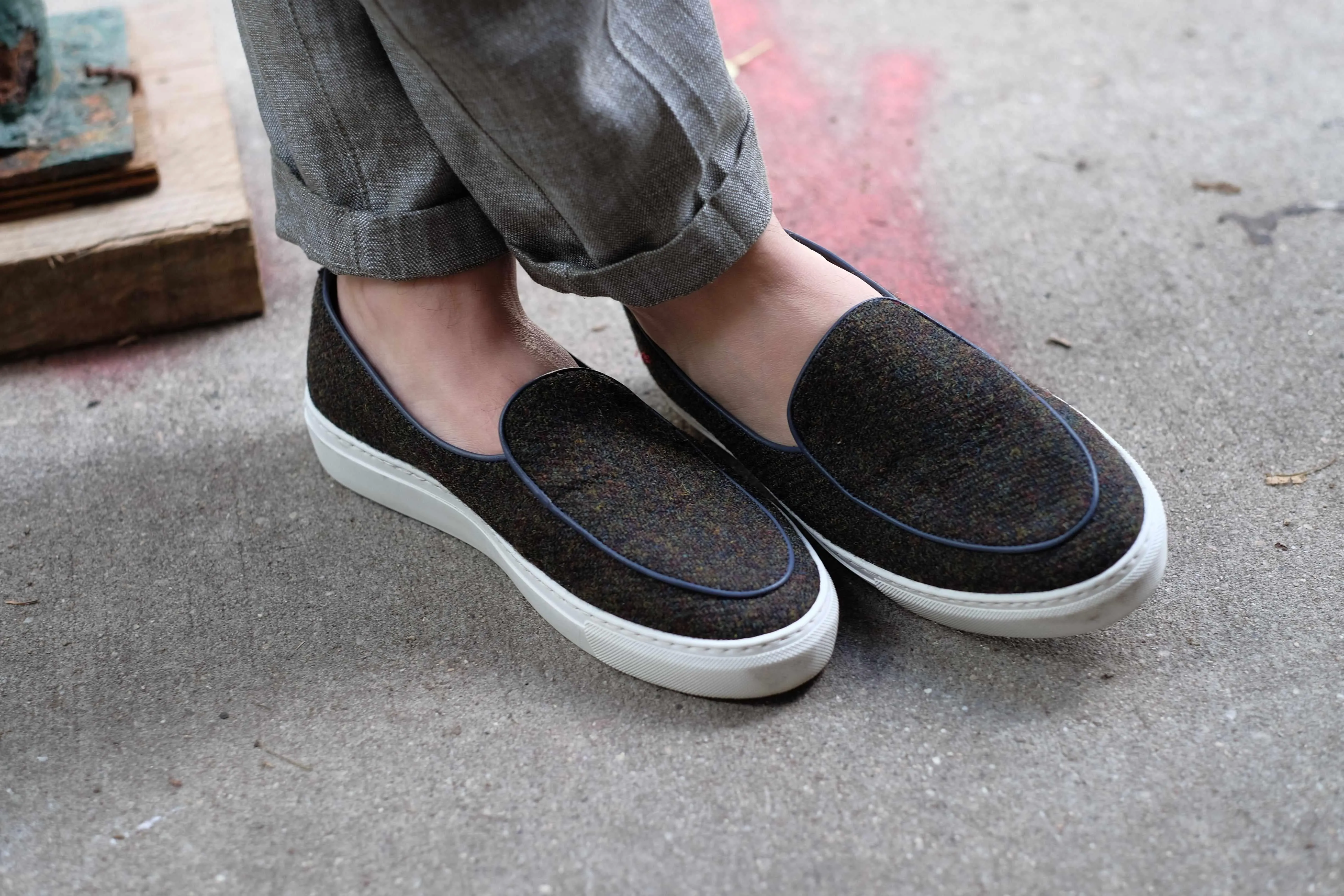 Ellensburg - Forest Medley Tweed / Blaue Kalbsleder-Paspelierung