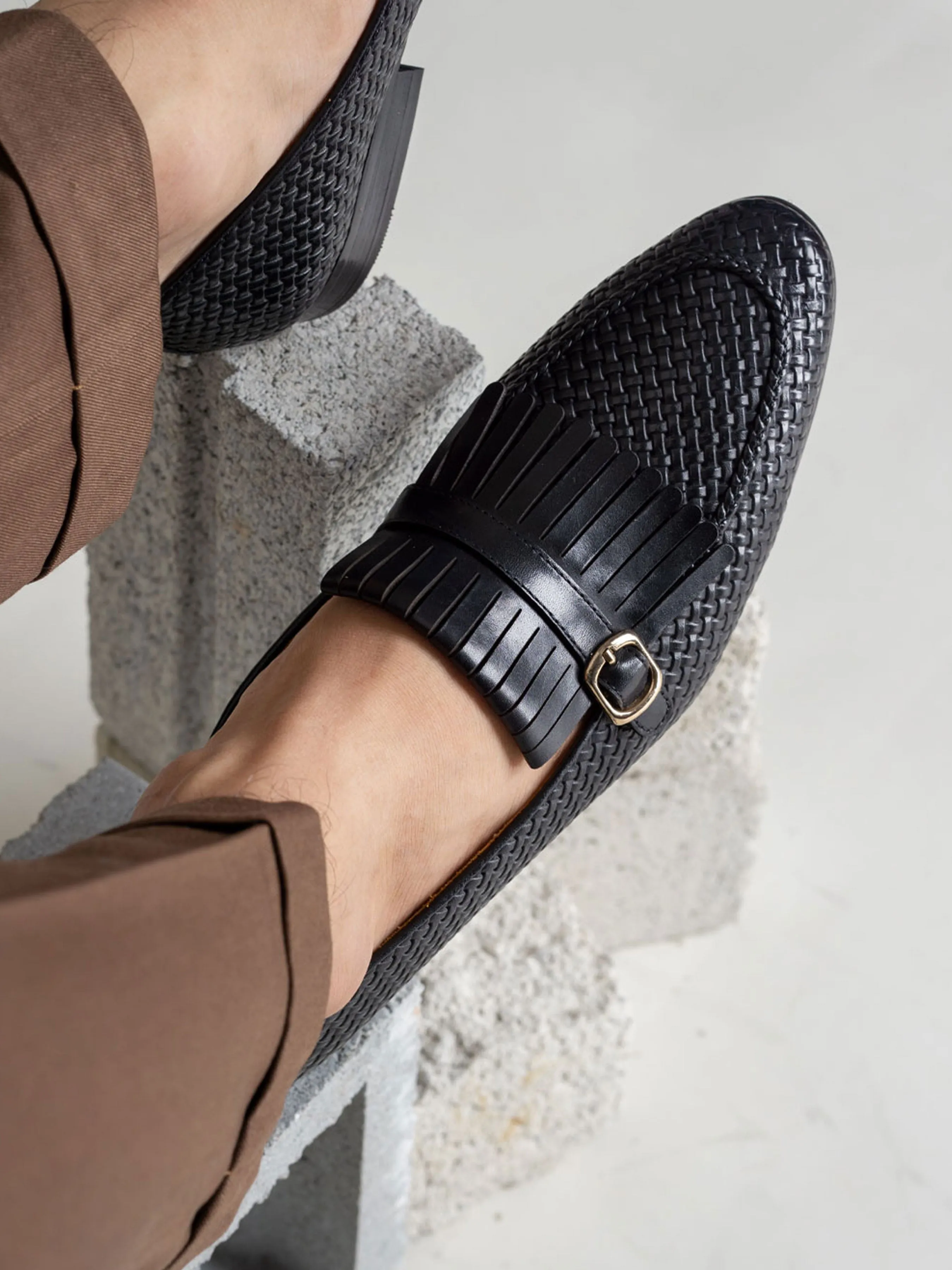 Fransen-Kiltie-Loafer - Schwarz Gewebtes Leder mit Seitenverschluss (Handbemalte Patina)