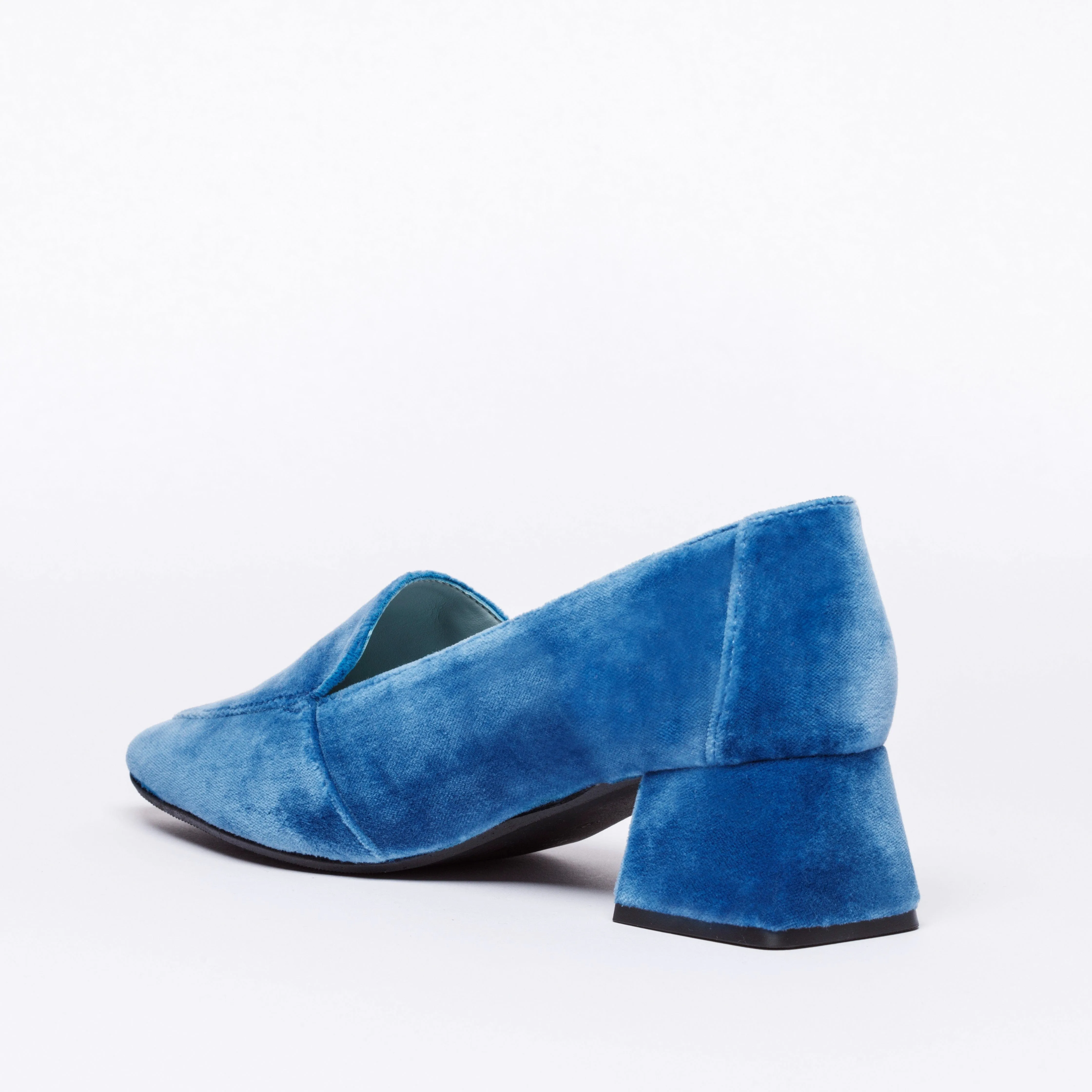 Iris Vegan Velvet Moccasin Loafers | Blau