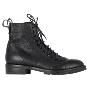 Jimmy Choo Cruz Strukturierte Kampfstiefel in schwarzem Leder