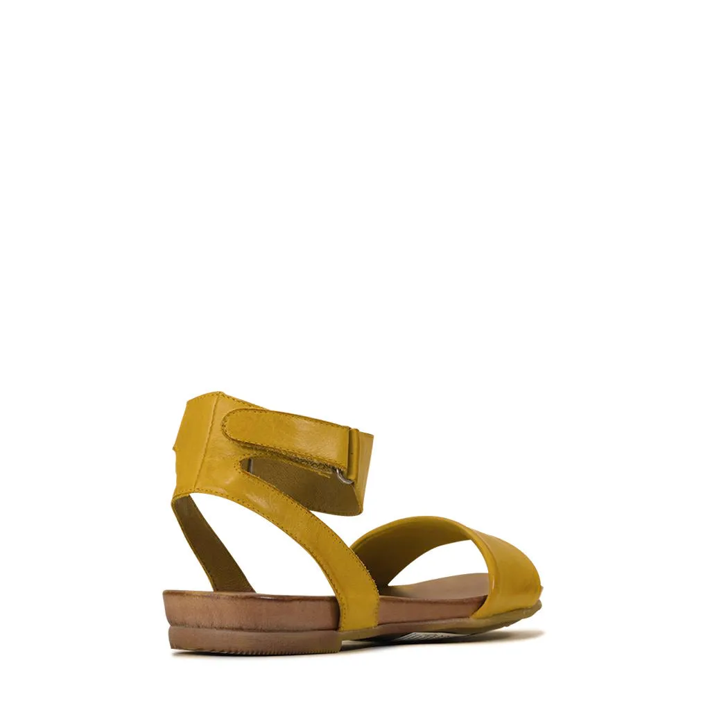 LAUREN LEDER SANDALEN MIT KNÖCHELRIEMEN