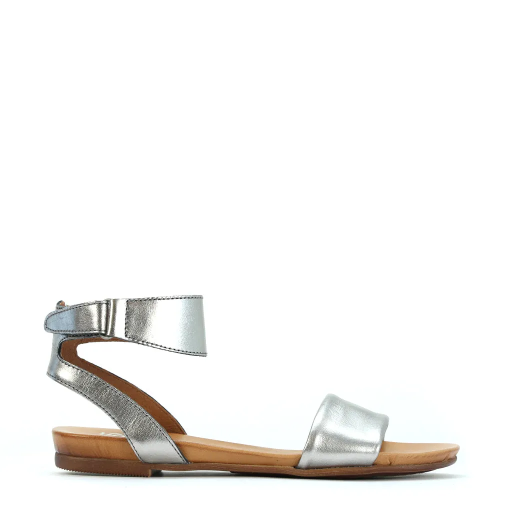 LAUREN LEDER SANDALEN MIT KNÖCHELRIEMEN