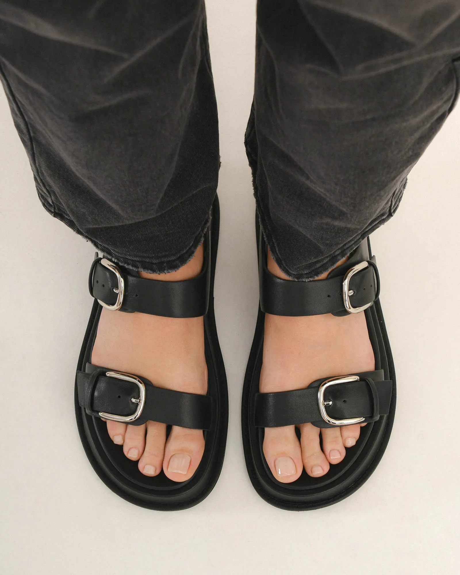 MABEL FLACH SANDALEN SCHWARZES LEDER