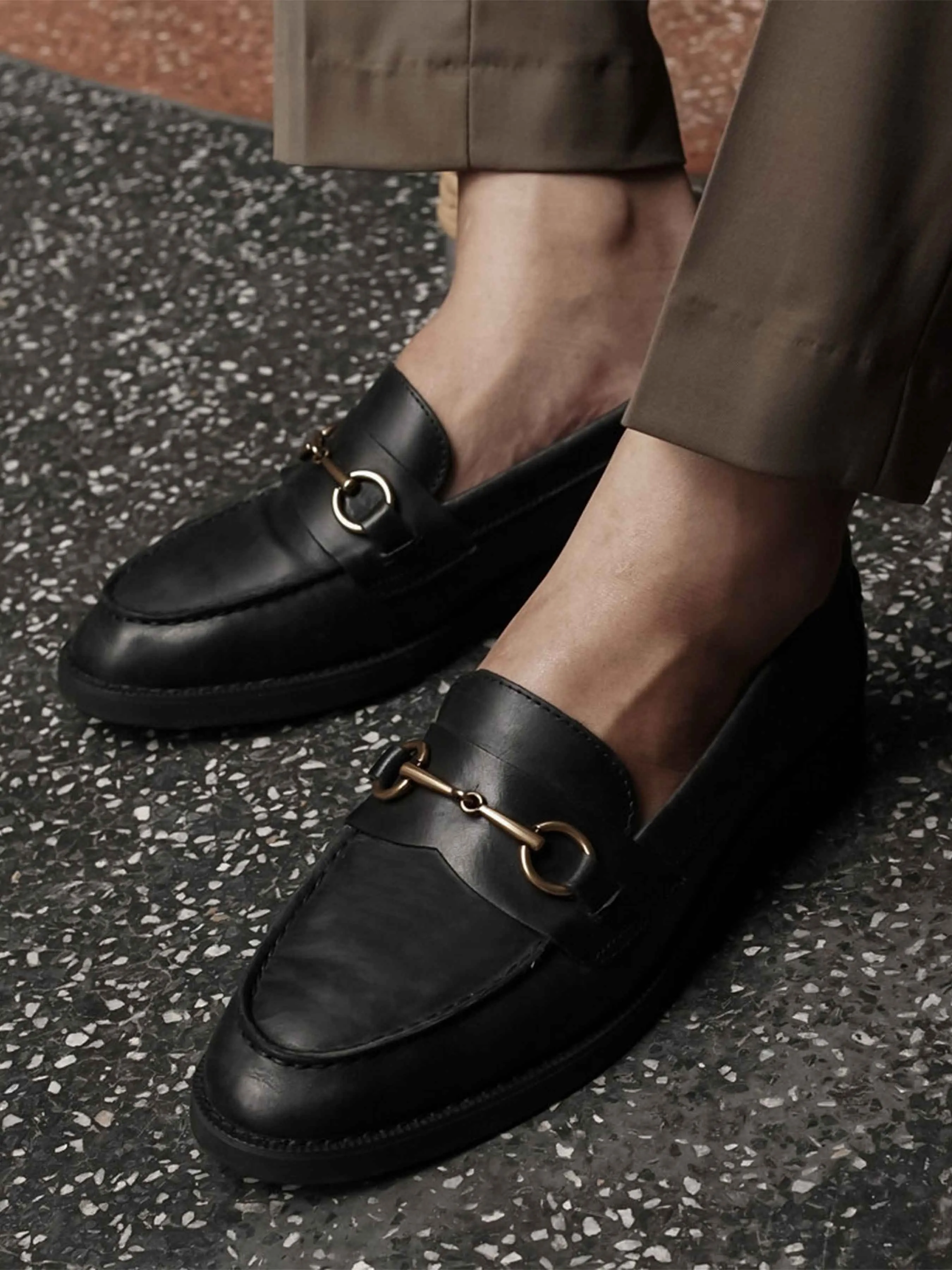 Penny Loafer mit Pferdebit-Verschluss - Schwarzes Leder (Kreppsohle)