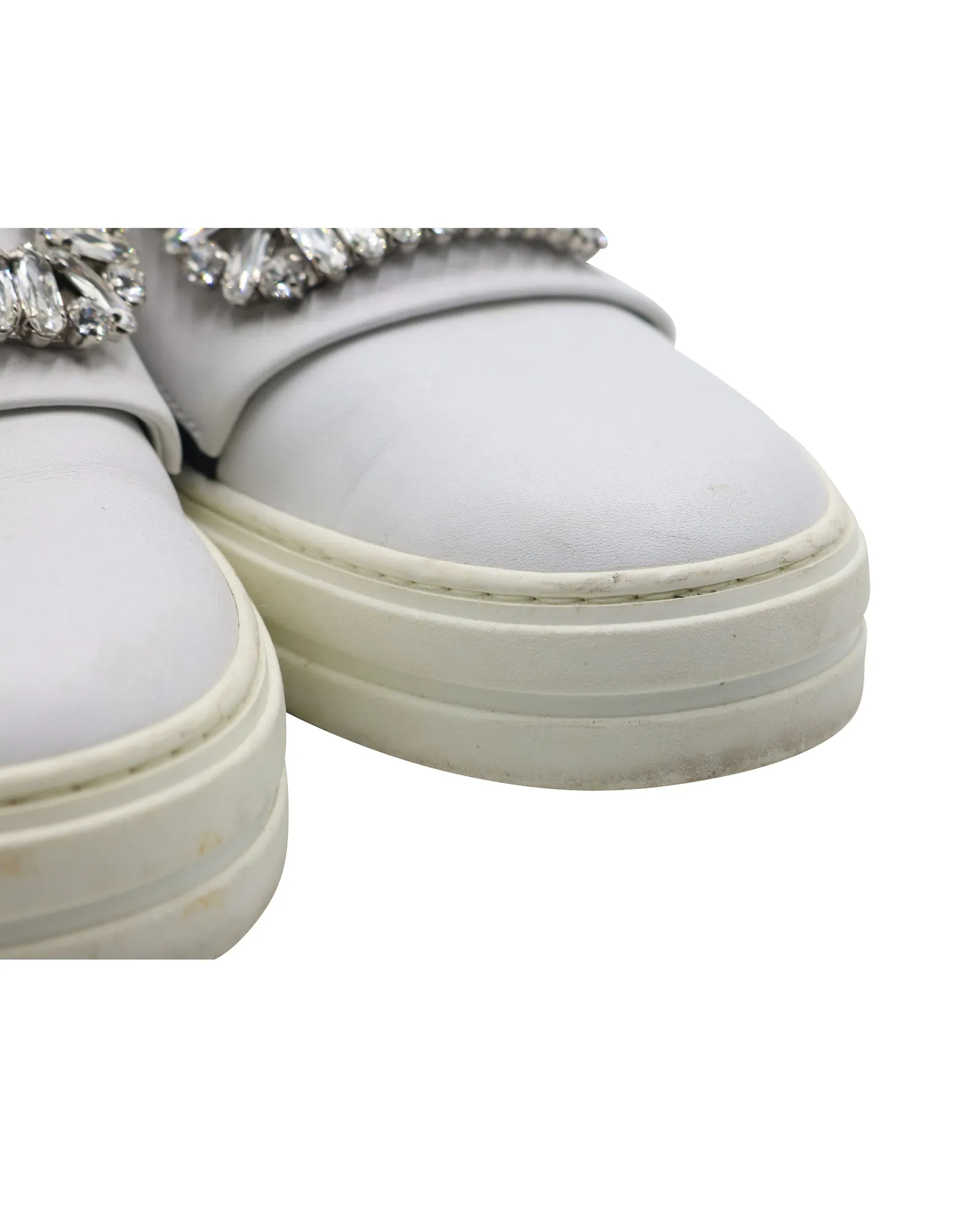 Roger Vivier Sneaker mit Kristallspange in Weißem Leder_Roger-Vivier