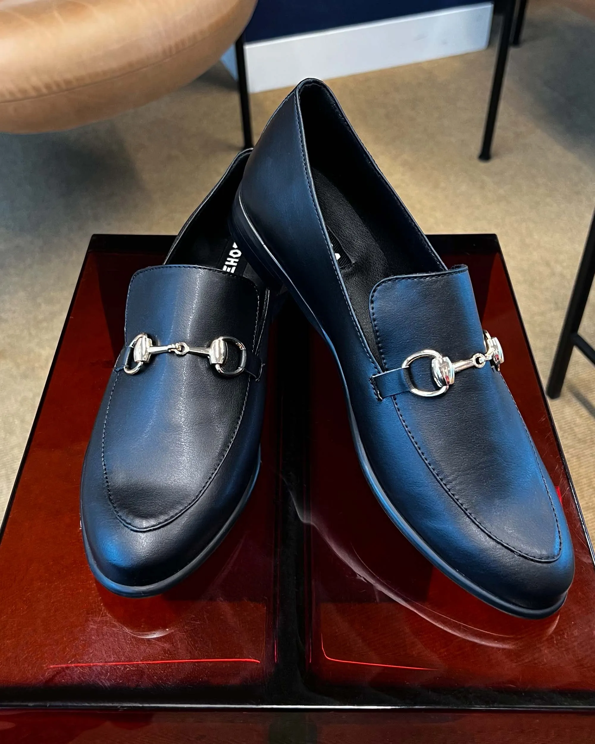 Shiv Damen Traubenleder Vegane Loafers | Schwarz