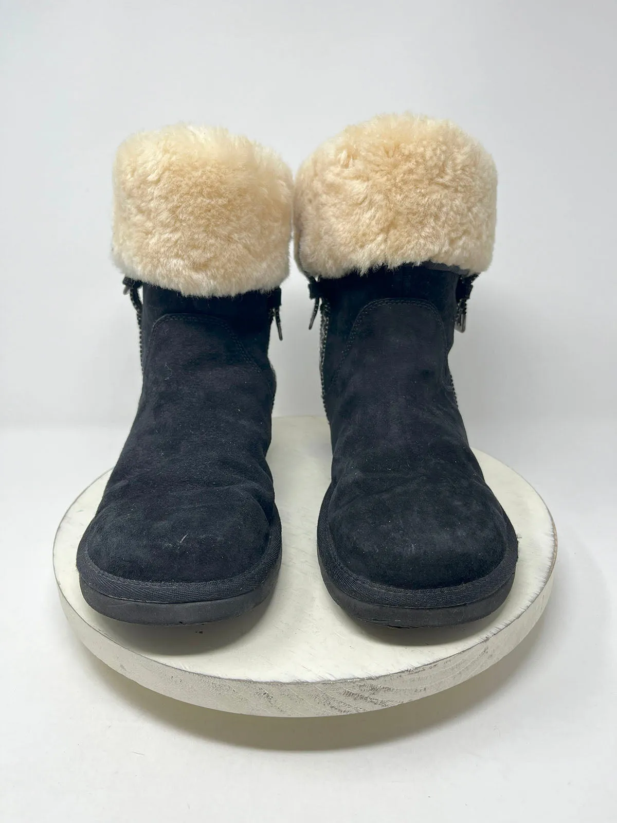 Ugg Größe 10 Schwarze & Cremefarbene Bestickte Winterstiefel