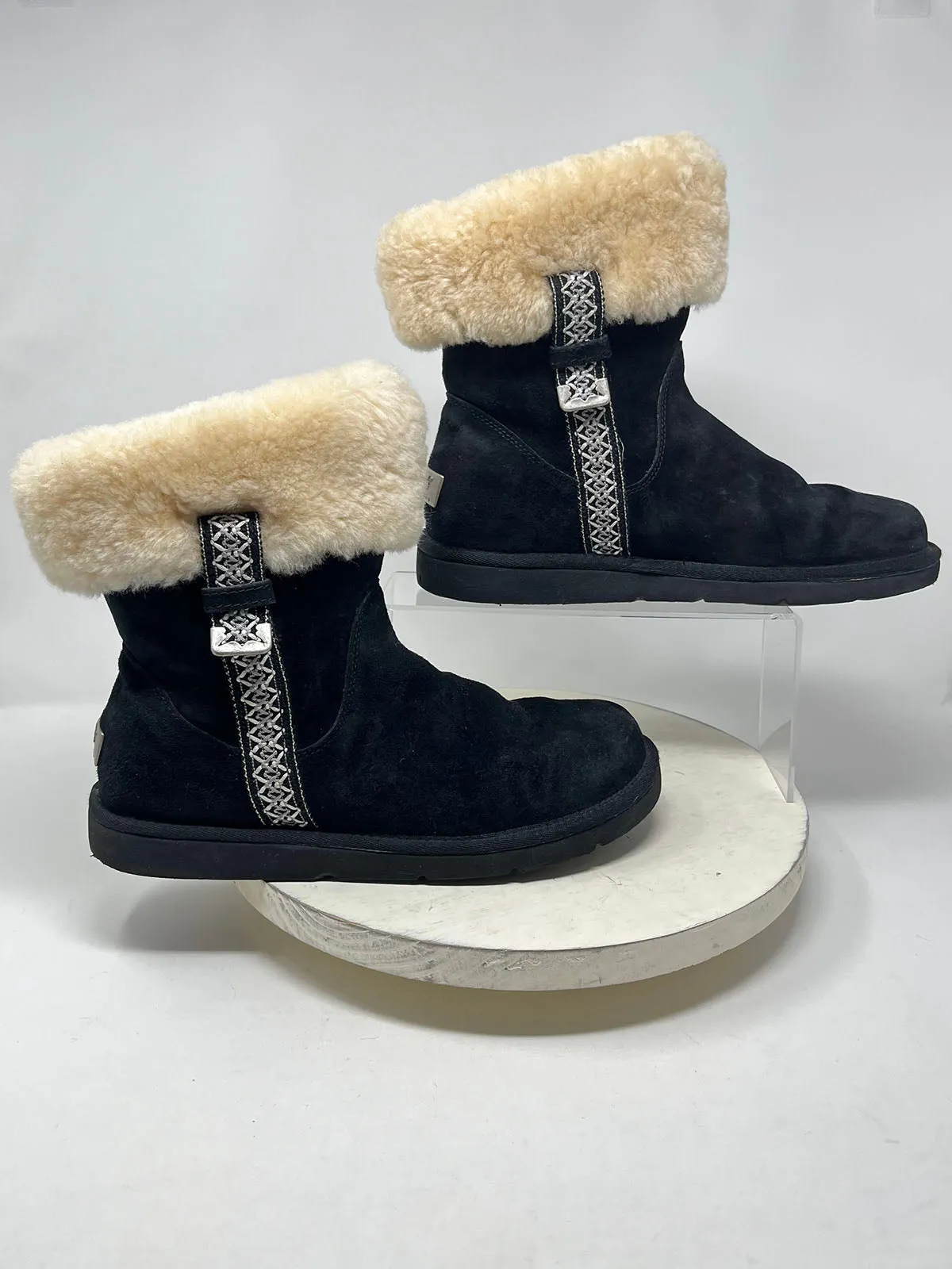 Ugg Größe 10 Schwarze & Cremefarbene Bestickte Winterstiefel