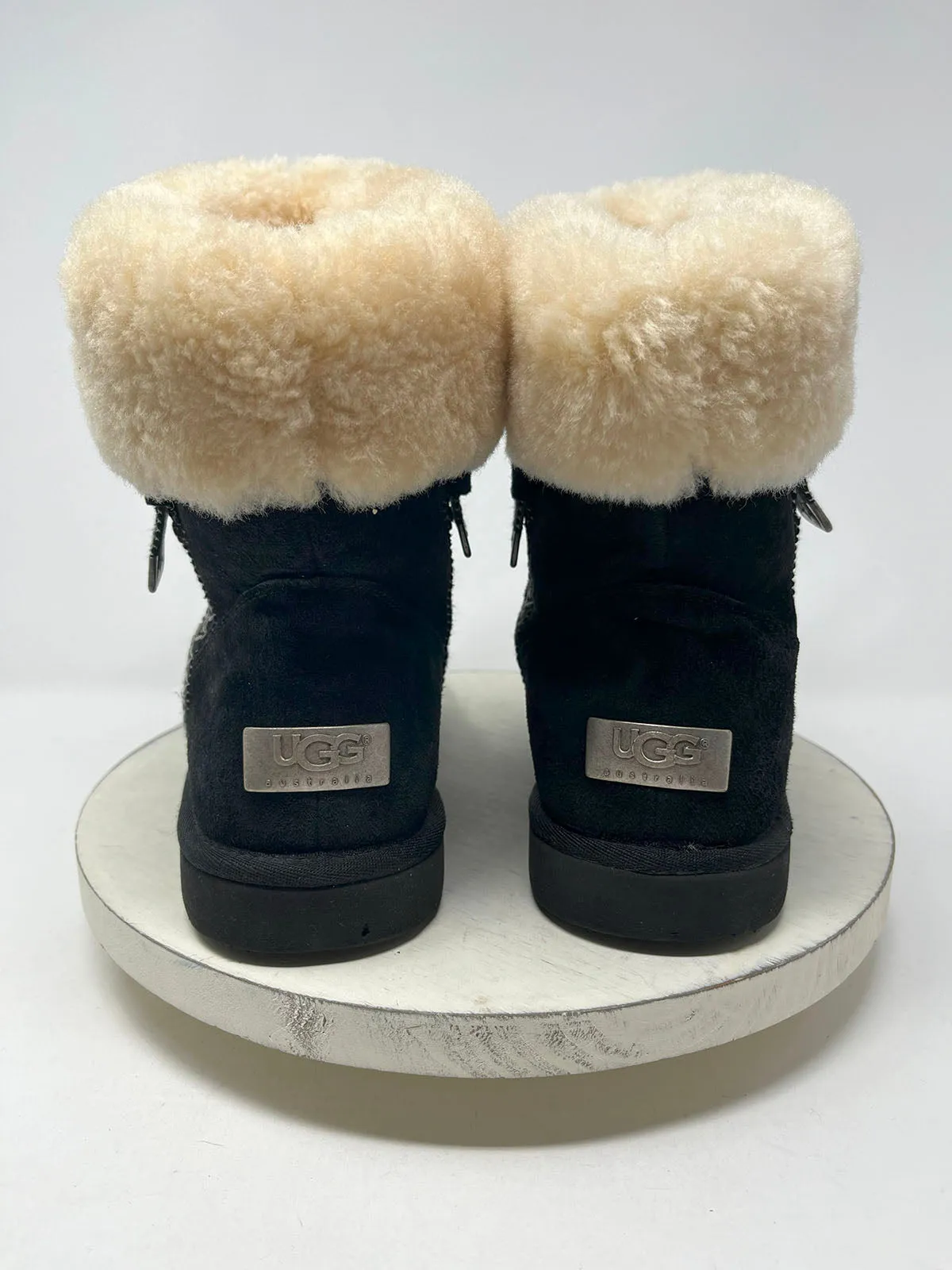 Ugg Größe 10 Schwarze & Cremefarbene Bestickte Winterstiefel